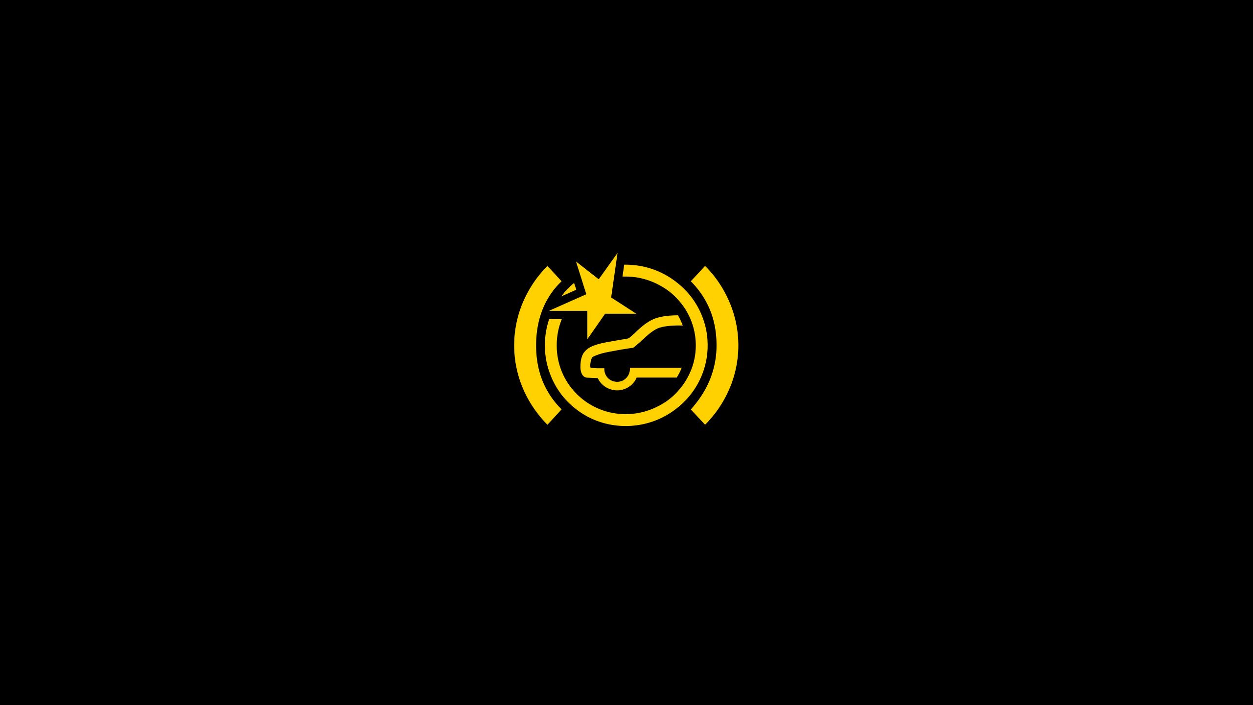 Ein gelbes Symbol auf schwarzem Hintergrund, das Fahrzeug und einen Aufprall zeigt. Symbole wie diese werden häufig in Fahrzeug-Dashboards verwendet. Das Symbol weist möglicherweise auf einen baldigen Zusammenstoß mit einem Objekt hin.