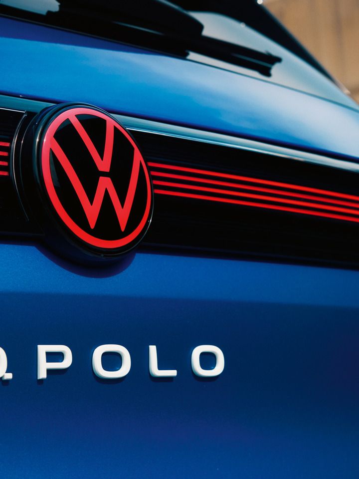 Detailansicht der LED-Rückleuchten und des LED-Bands eines VW ID. Polo.