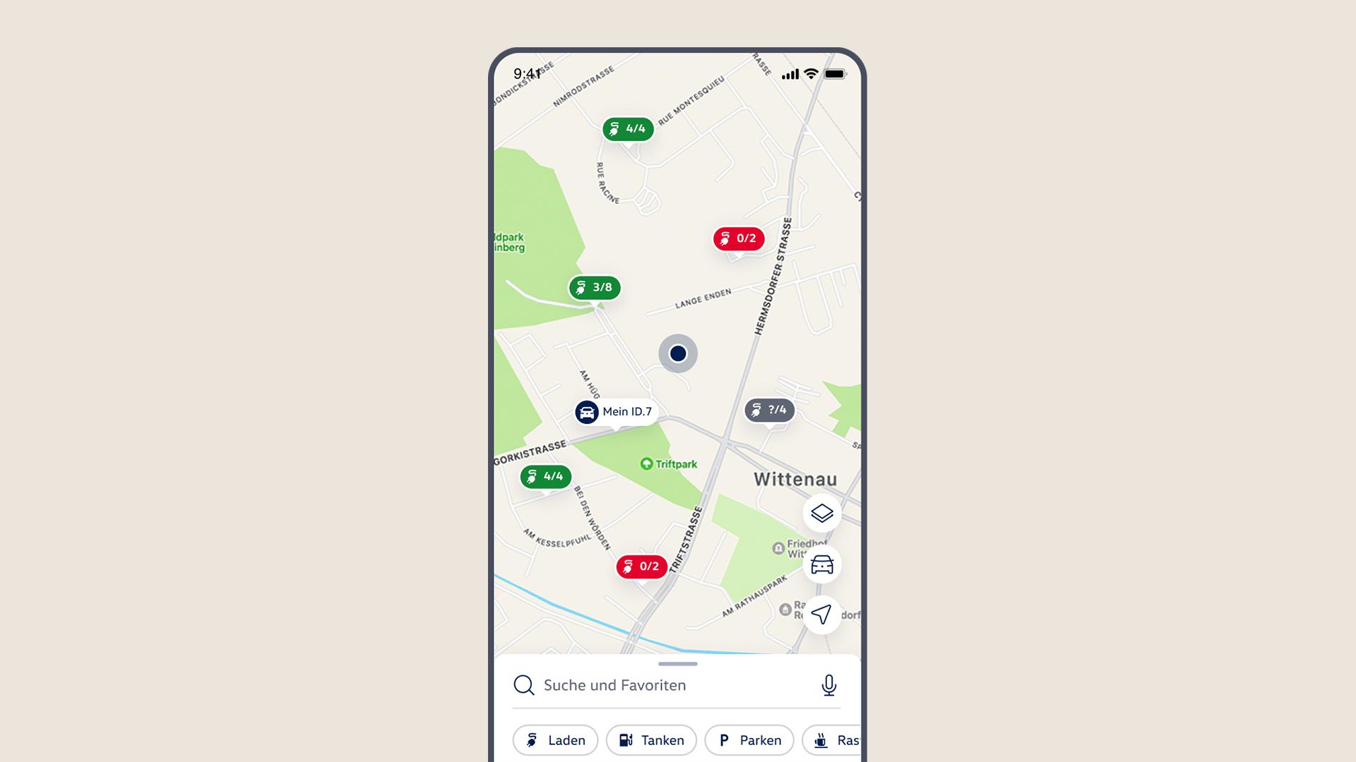 Ansicht in der Volkswagen App mit Karte, Position des Fahrzeugs und  Ladepunkten in der Umgebung.