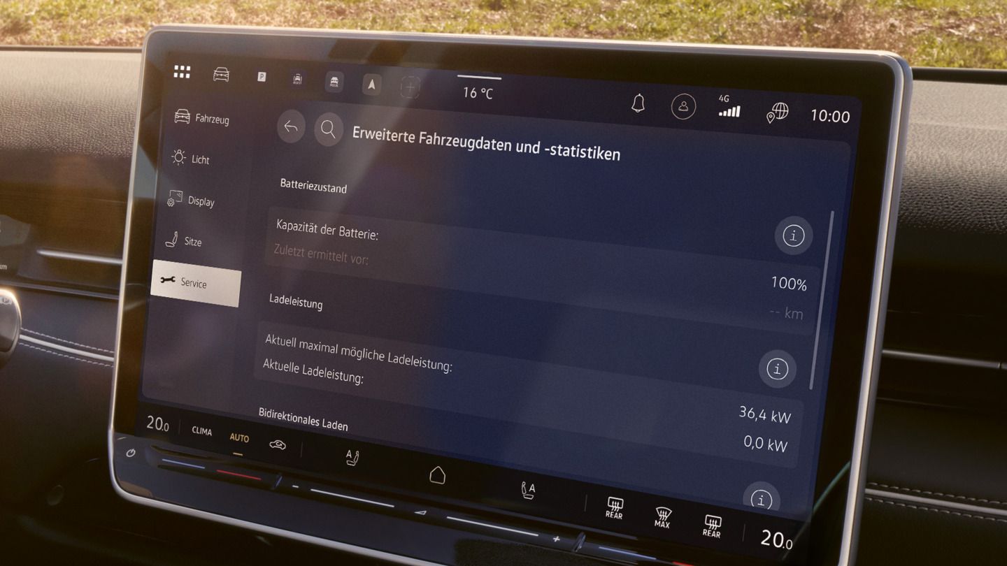 Das Bild zeigt das Infotainment System eines ID. Modells und die Fahrzeugdaten zum Batteriezustand 