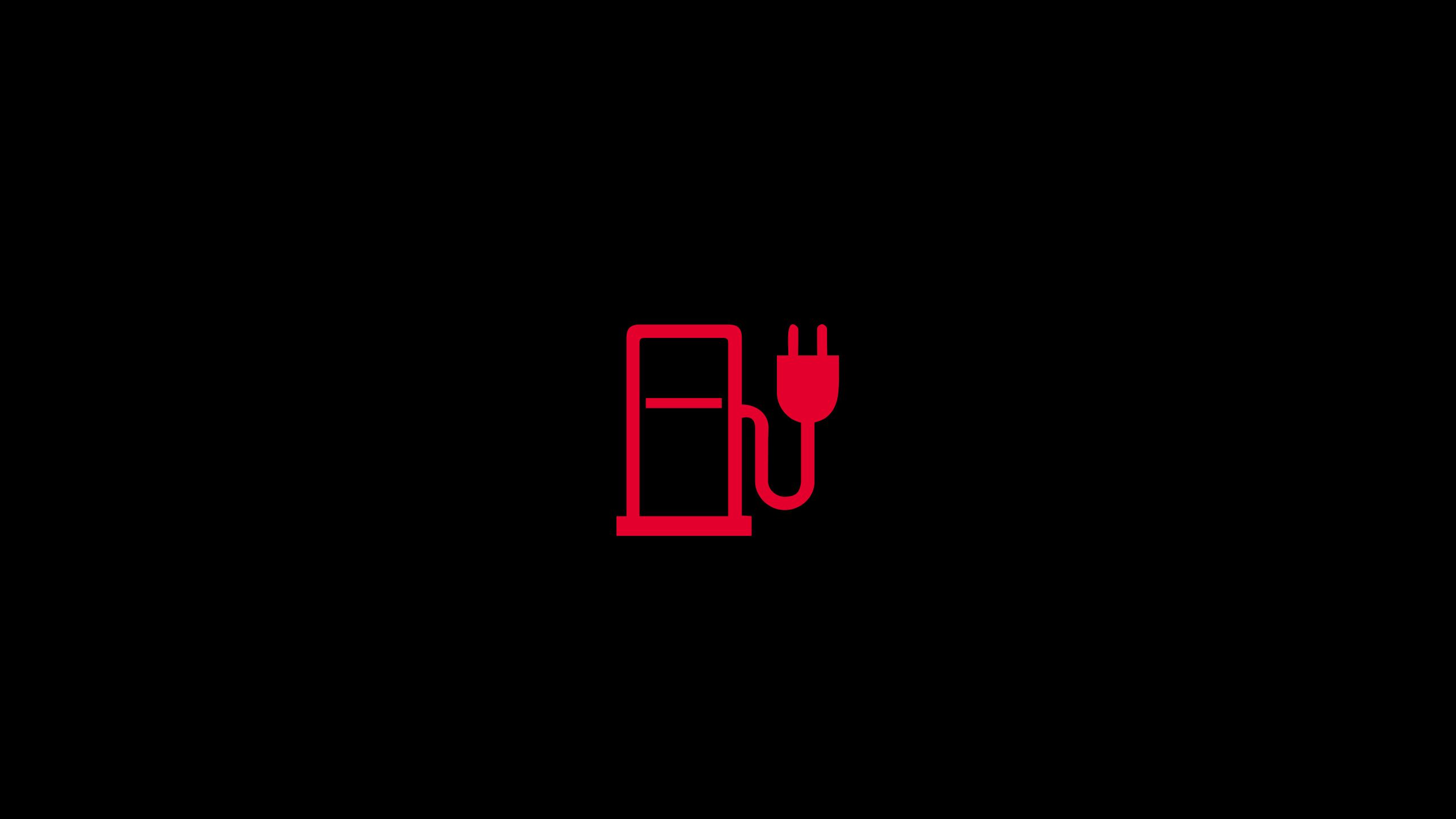 Eine rote Zapfsäule mit einem Stecker am Schlauch auf einem schwarzen Hintergrund. Das Symbol steht für eine Ladestation für Elektrofahrzeuge.