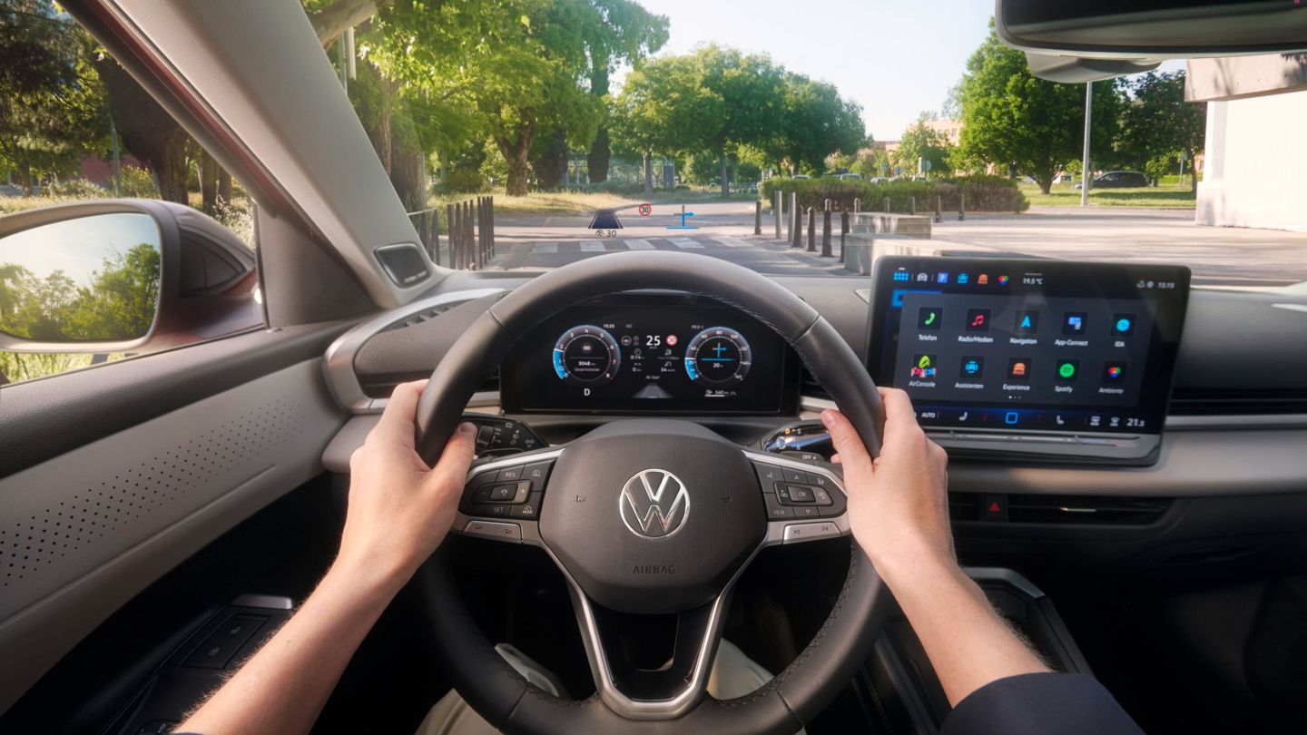 Blick auf das HUD im VW T-Roc Style.