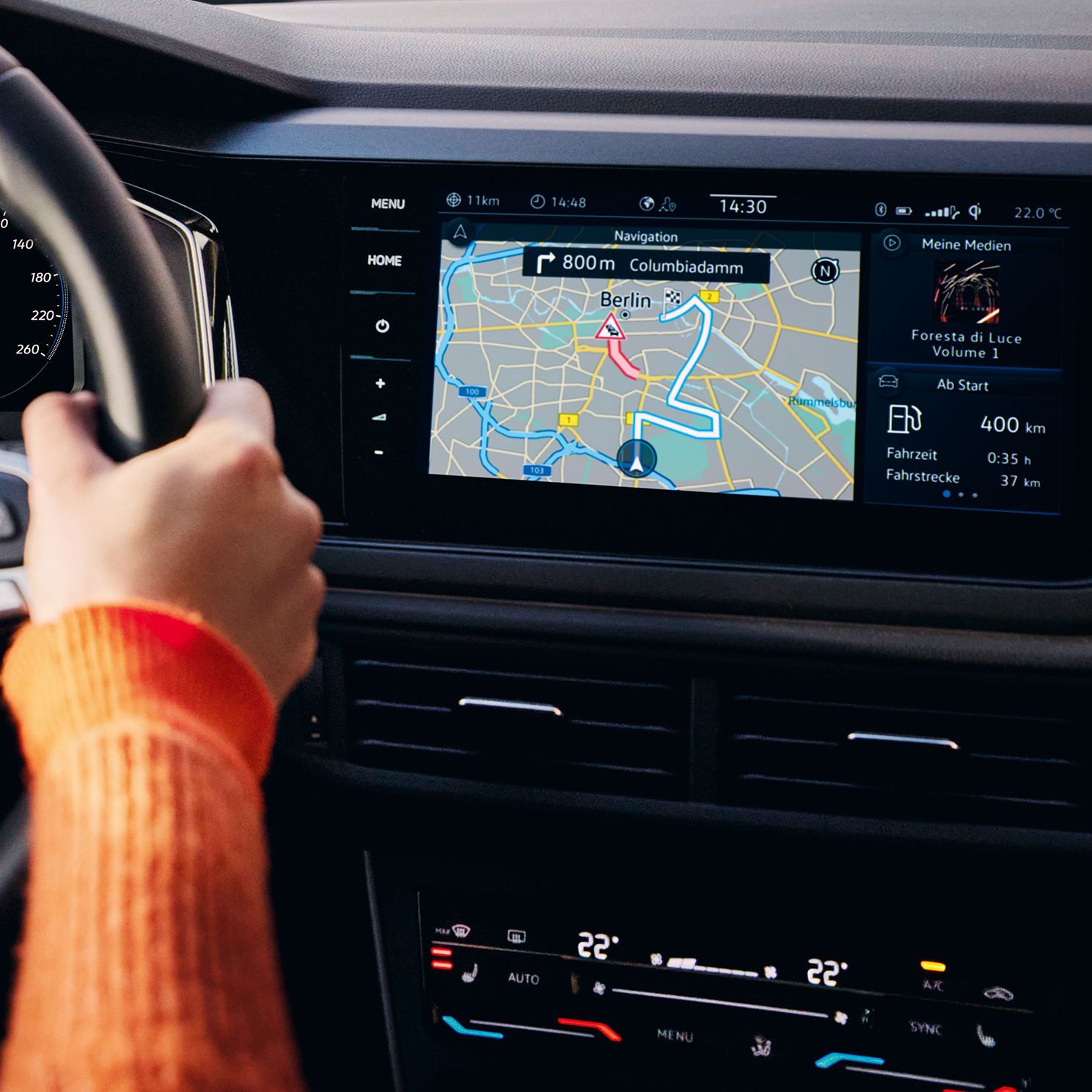 Lenkrad, Digital Cockpit und Navigationssystem im VW Polo