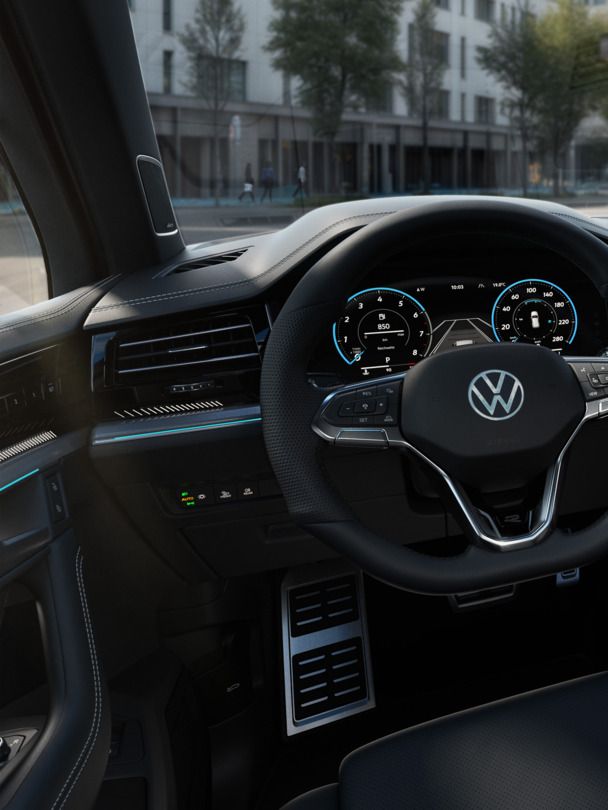 Ansicht auf das Interior des Touareg Final Edition vom Fahrersitz aus.