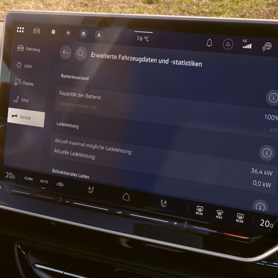 Das Bild zeigt das Infotainment System eines ID. Modells und die Fahrzeugdaten zum Batteriezustand 