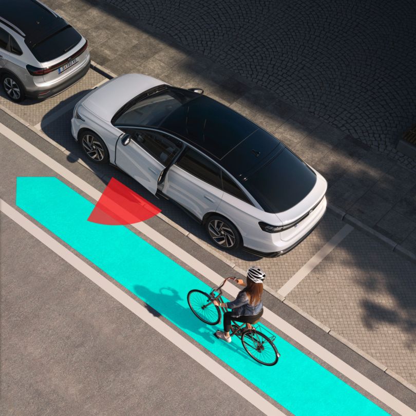 Illustration zeigt schematisch anhand eines VW ID.7 die Funktionsweise der Ausstiegswarnung.