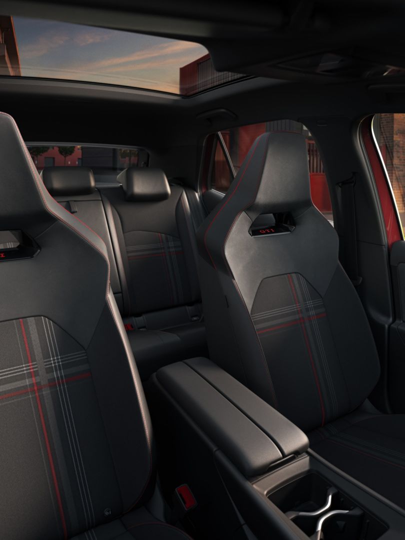 [AI-modified] – Blick auf die Vordersitze eines VW ID.3 GTI mit GTI-Karomuster