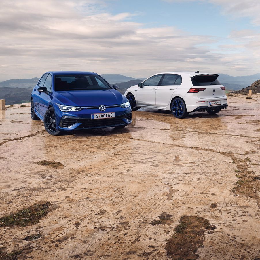 Drei VWR Golf Modelle stehen auf einem Parkplatz