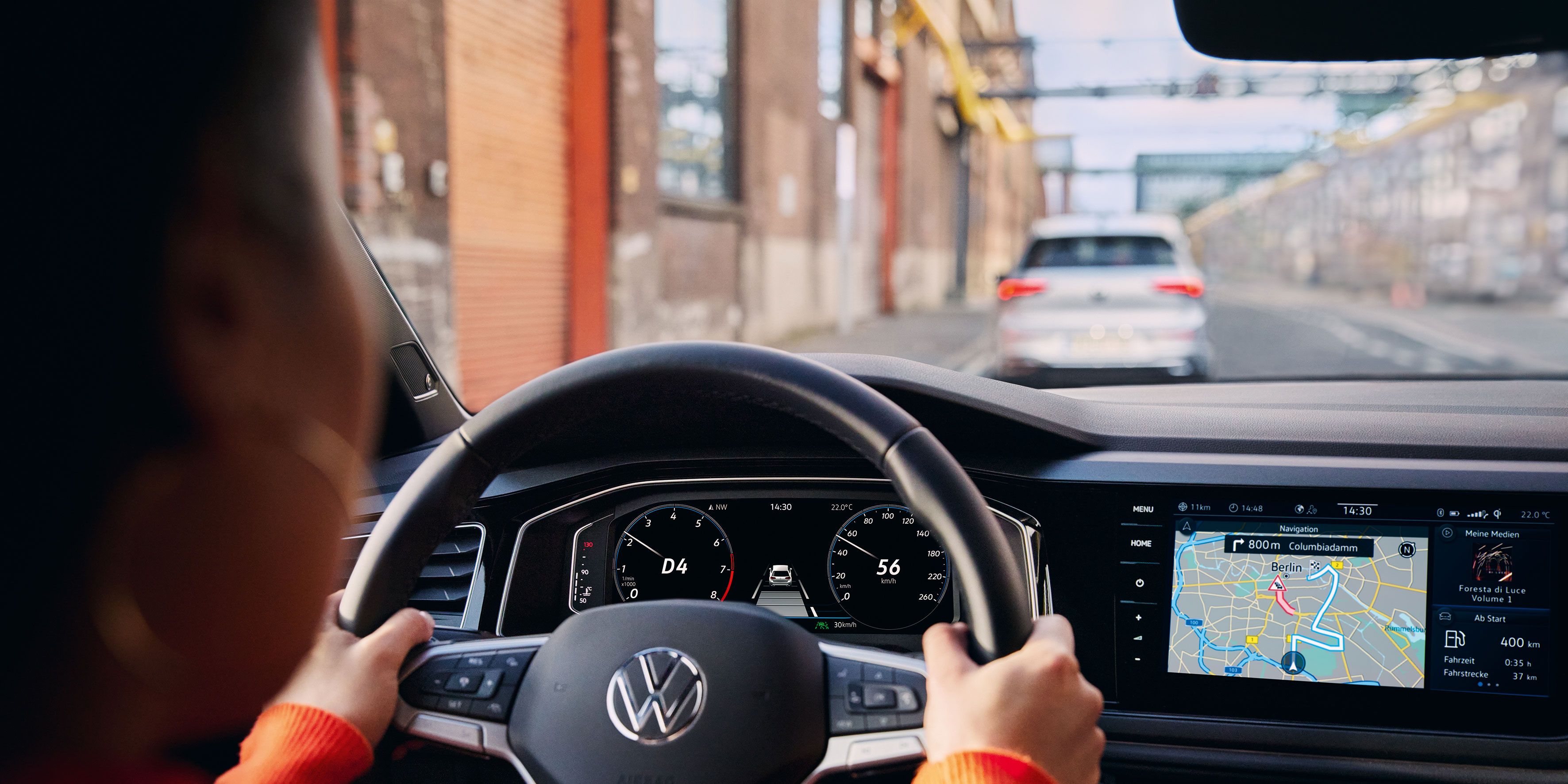 Lenkrad, Digital Cockpit und Navigationssystem im VW Polo