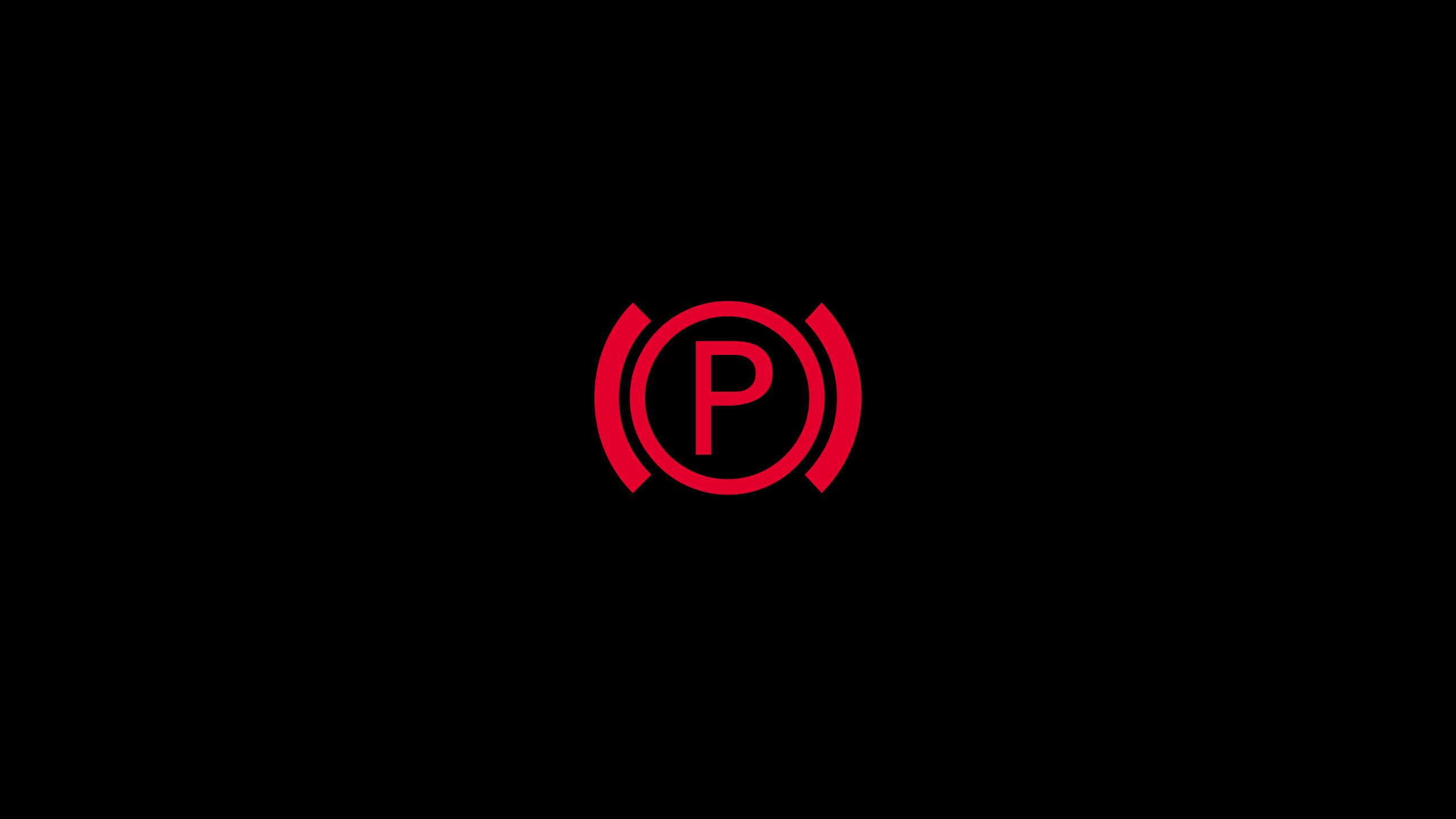 Symbol der Warnleuchte für die Parkbremse auf einem dunklen Hintergrund. Größter Teil des Motives ist rot, inklusive des Buchstaben "P" in der Mitte. Das Symbol ähnelt zwei Klammern, die den Buchstaben einkreisen.