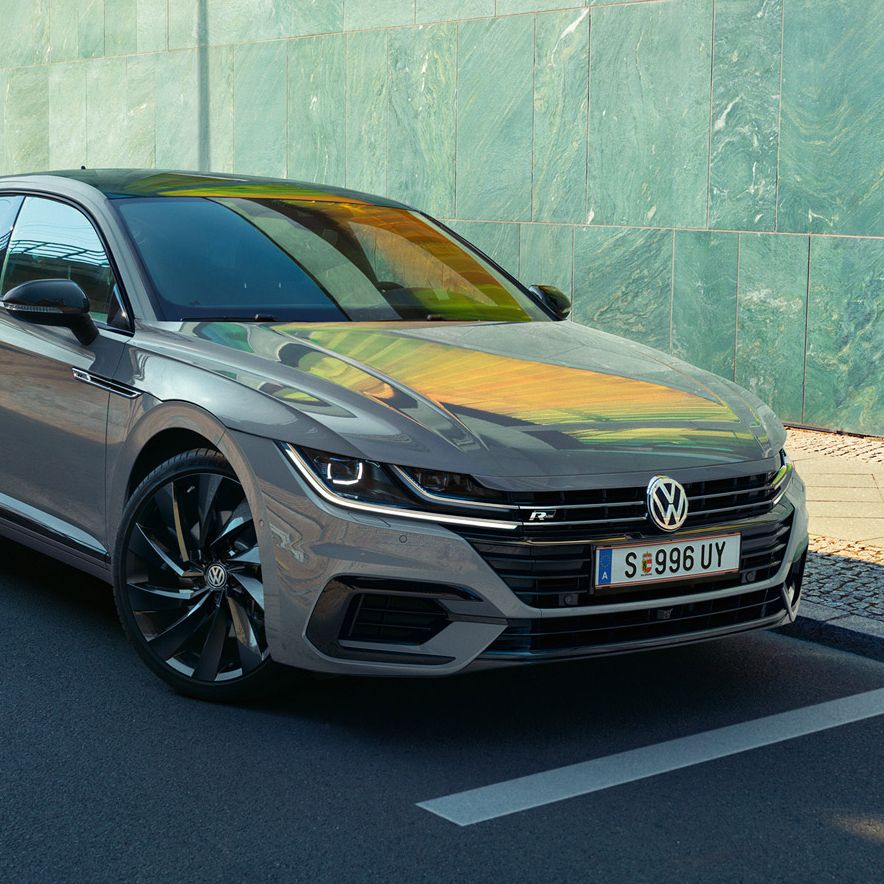 vw volkswagen arteon shooting brake 3/4 Front, seitliche Kopfhöhe  Arteon R-Line AT0312  Mondsteingrau R-Line Exterieur Schwarz hochglanz