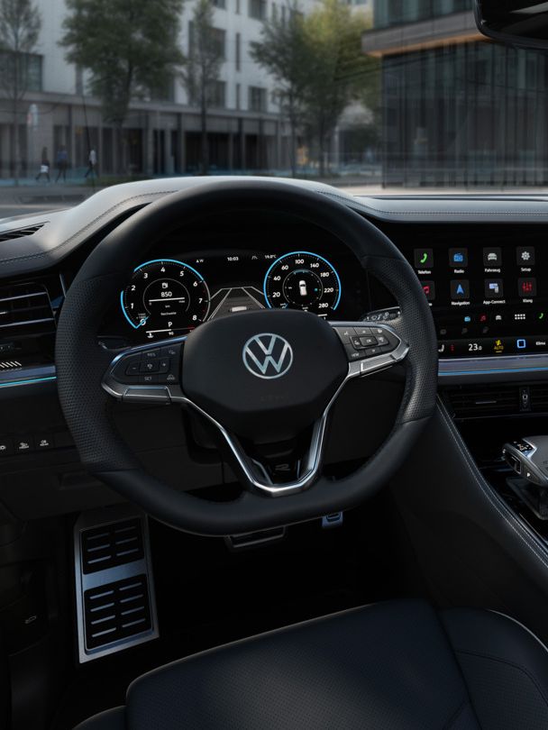 Ansicht auf das Interior des Touareg Final Edition vom Fahrersitz aus.