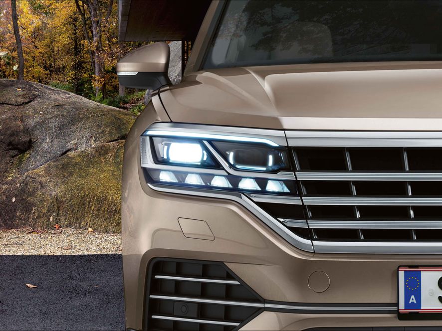 Detailansicht der LED-Scheinwerfer des VW Touareg