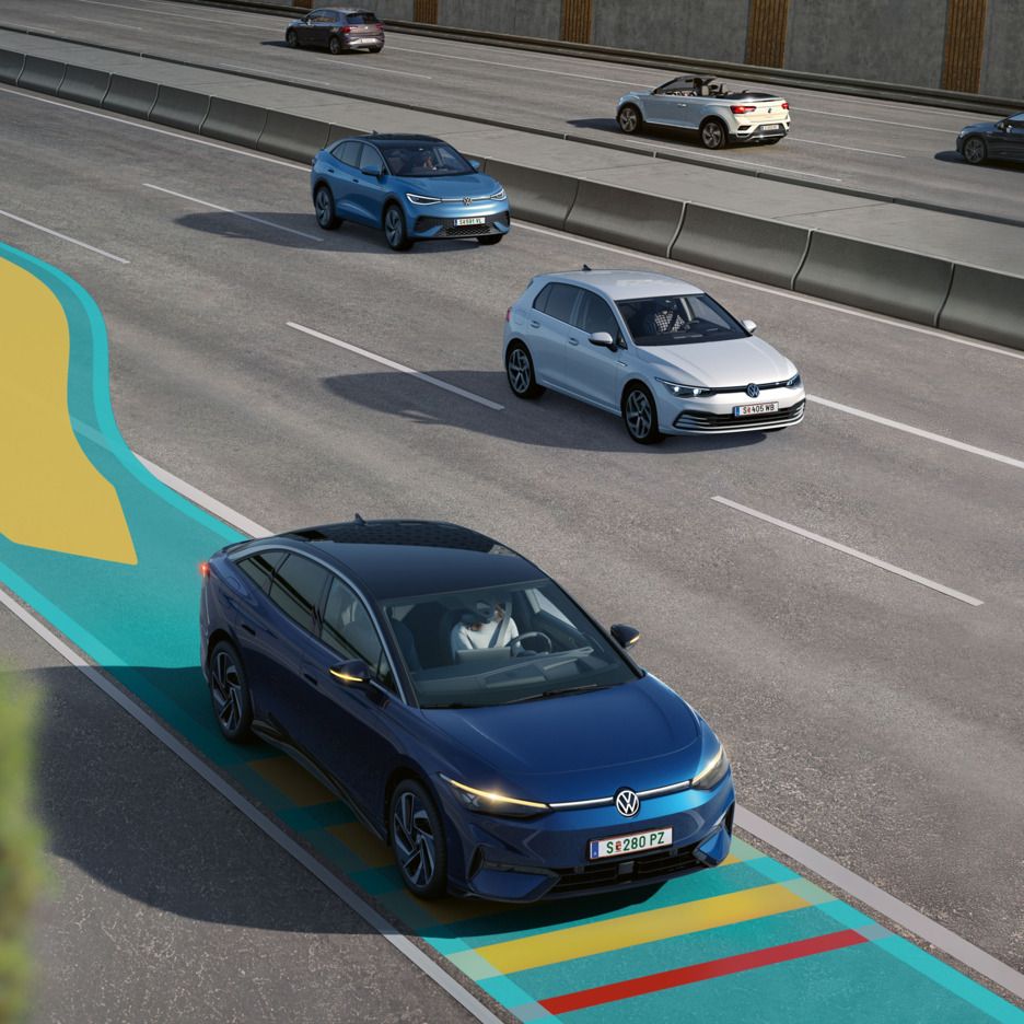 Illustration zeigt schematisch anhand eines VW ID.7 die Funktionsweise des Emergency Assist.