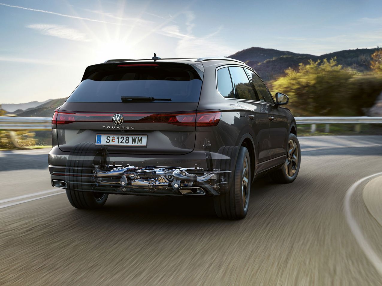 Grafik zeigt transparentes Heck des VW Touareg in dem die Stabilisatoren der aktiven Wankstabilisierung sichtbar sind.
