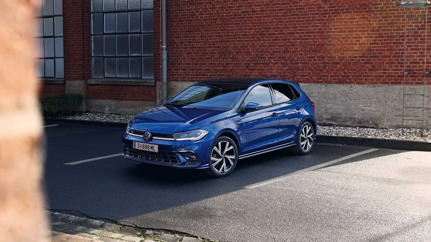 Front- und Seitenansicht eines blauen VW Polo
