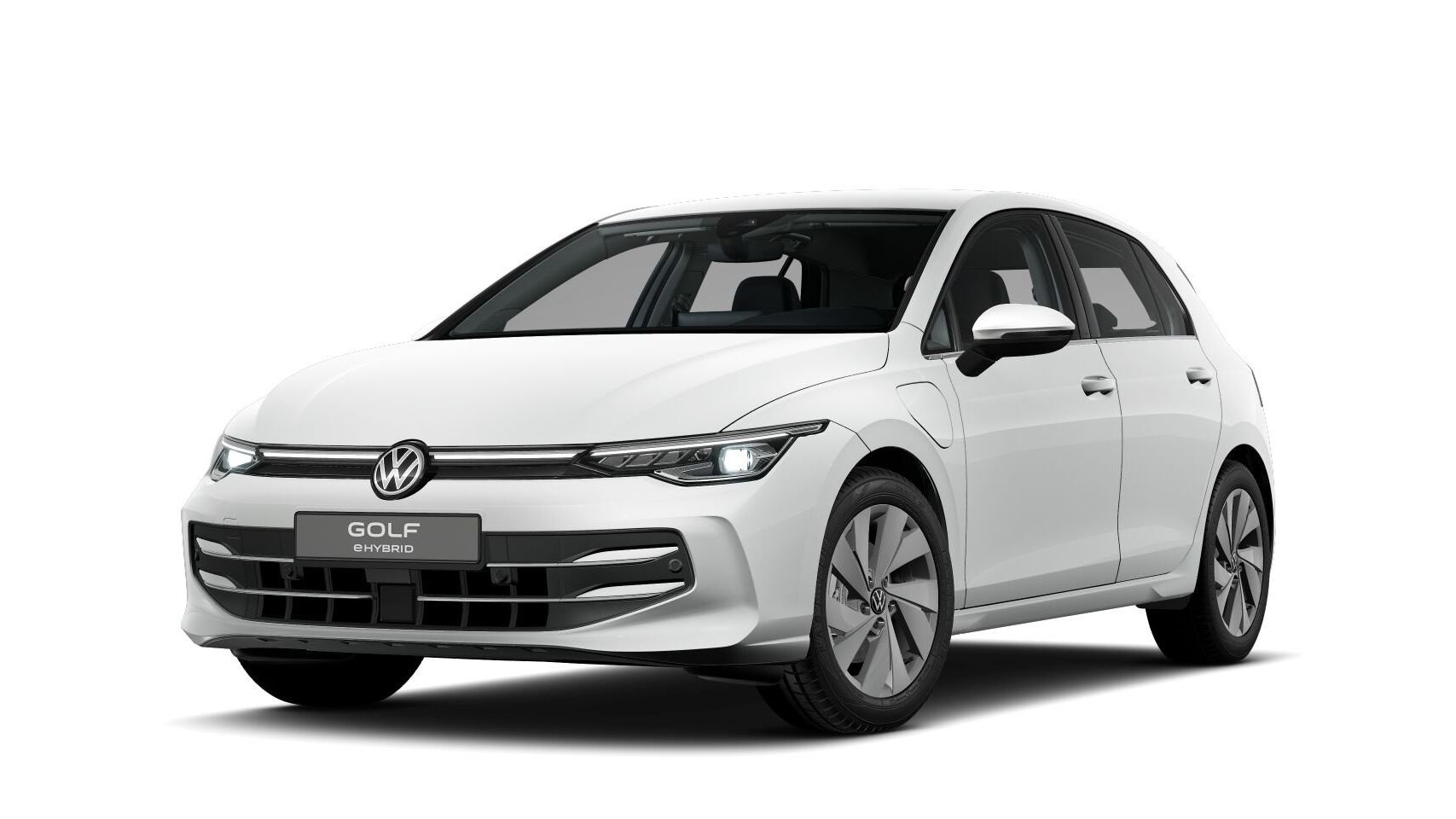 Ein weißer VW Golf 8 eHybrid