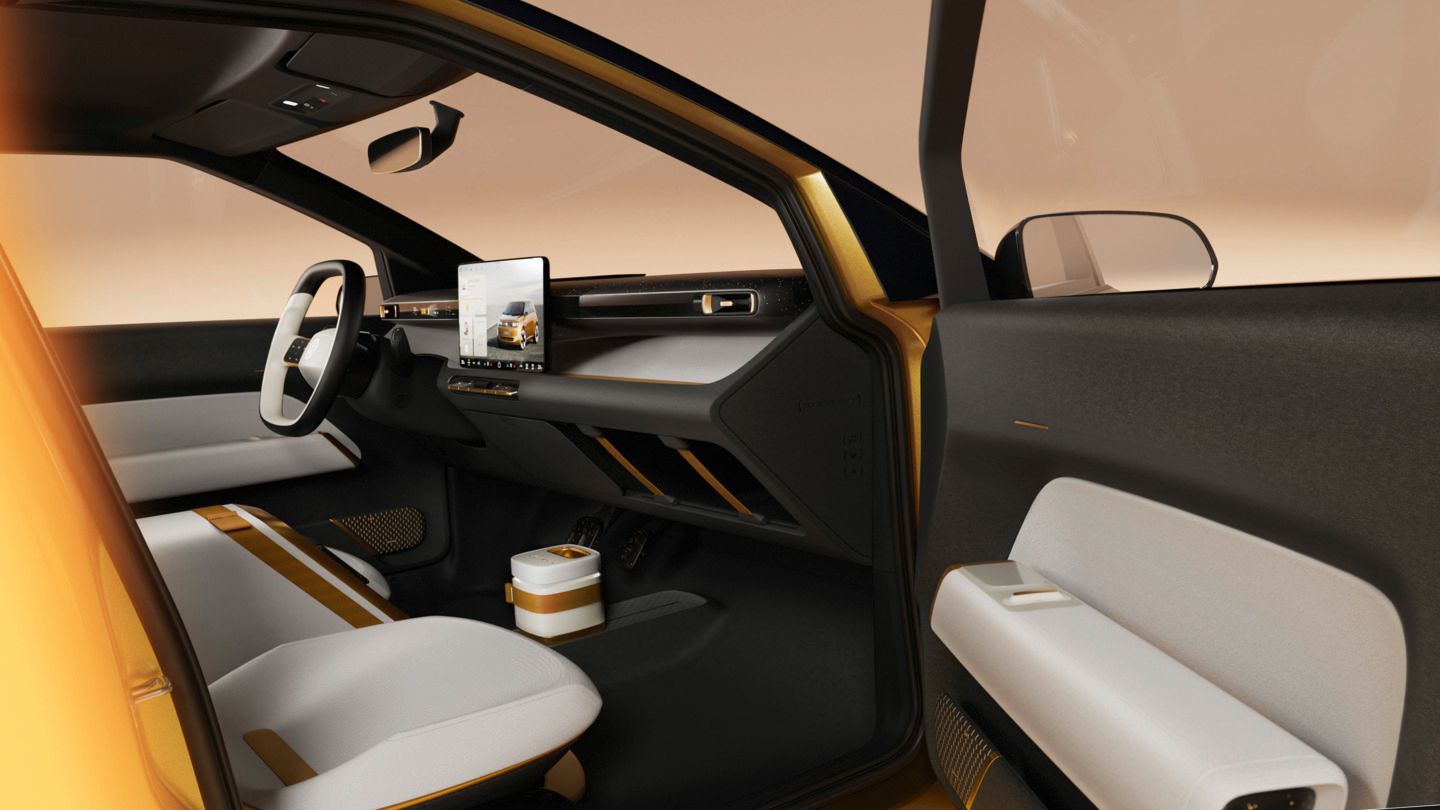 Blick in den Innenraum des ID. EVERY1 mit geöffneten Türen, hellem Interieur und zentralem Touchdisplay