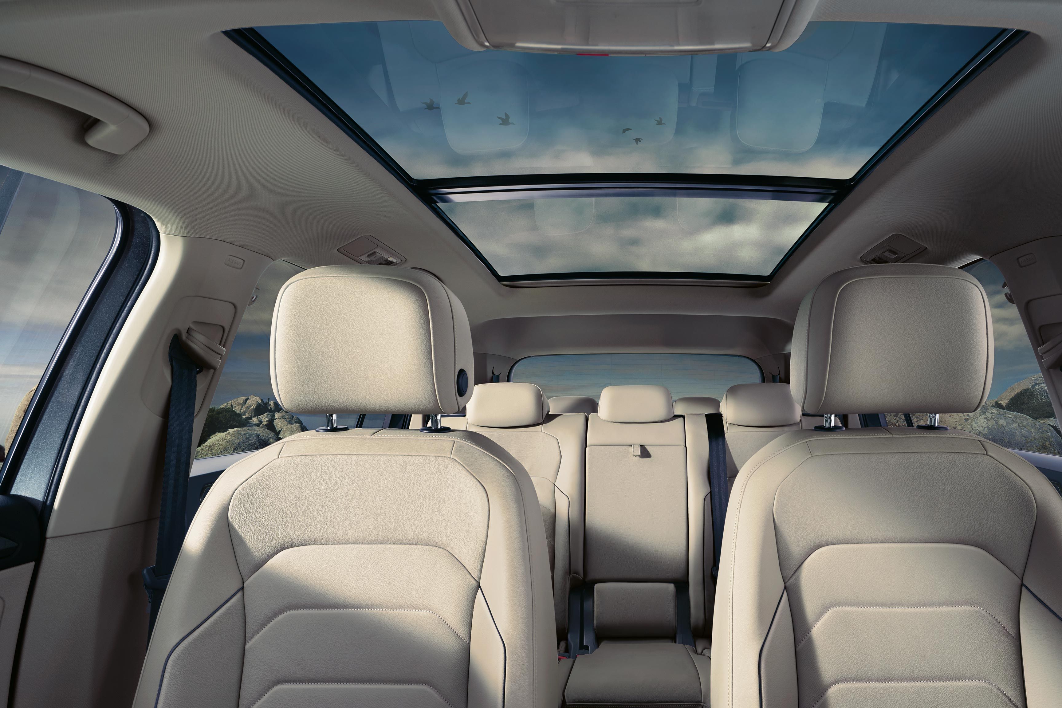 Innensicht und Panoramadach vom Tiguan Allspace Vorgängermodell