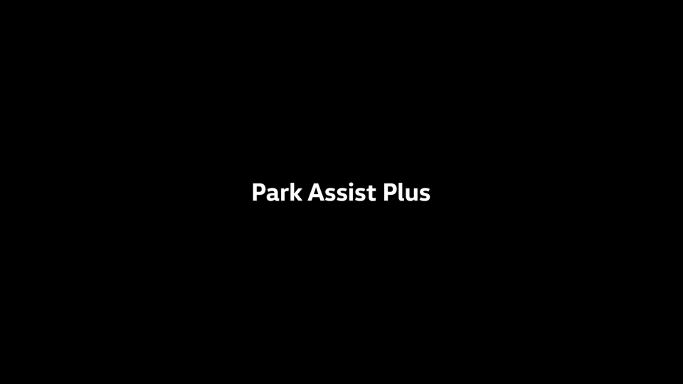 Ein schwarzer Bildschirm mit dem weißen Text "Park Assist Plus" in der Mitte.