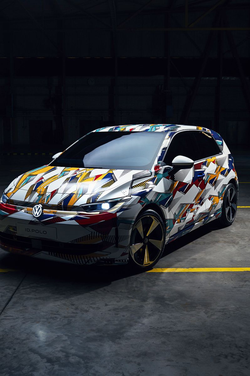 Der VW ID. Polo als Erlkönig in einer Halle