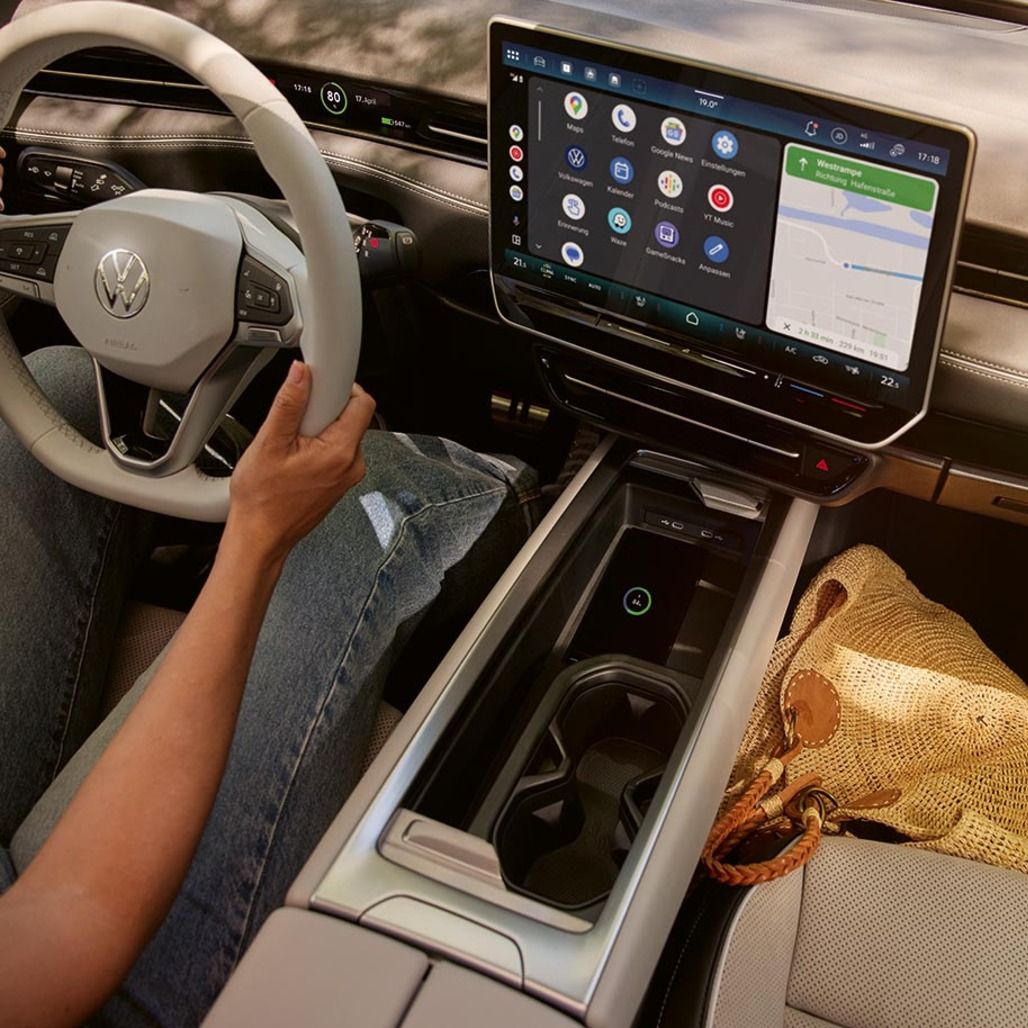 Blick auf das Display des Infotainmentsystems im VW ID.7 mit App-Connect