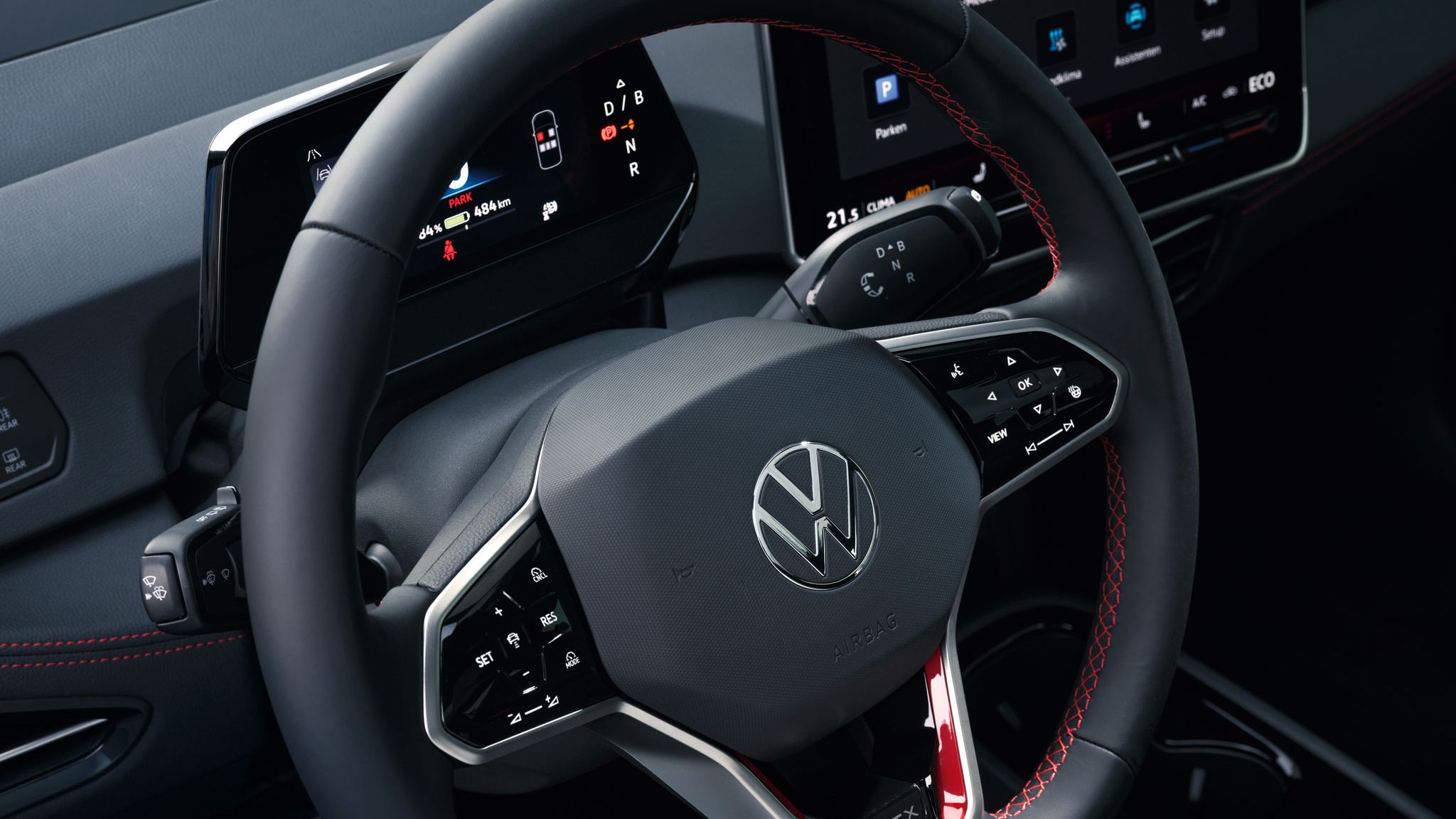 Das Lenkrad des VW ID.3 GTX mit roten Details