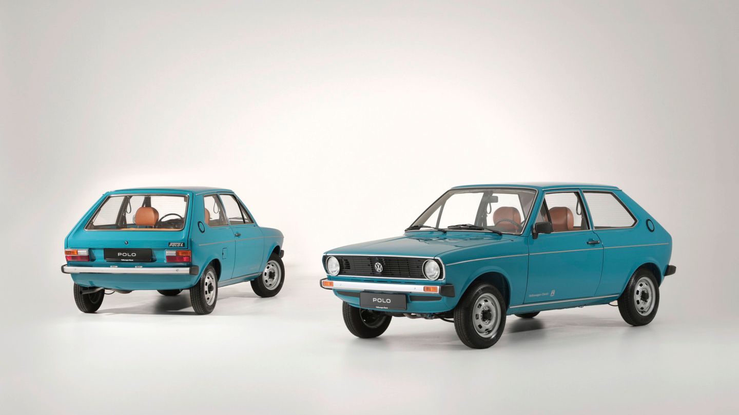 Der VW Polo 1 in blau von vorne und hinten