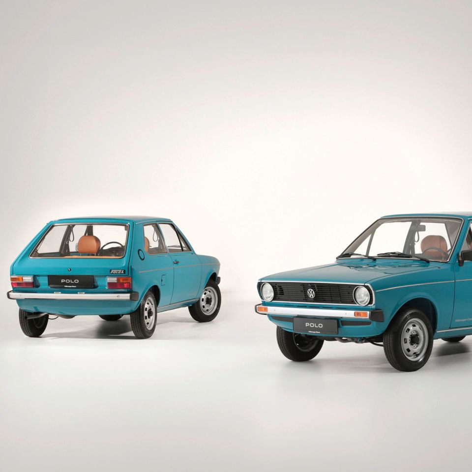 Der VW Polo 1 in blau von vorne und hinten