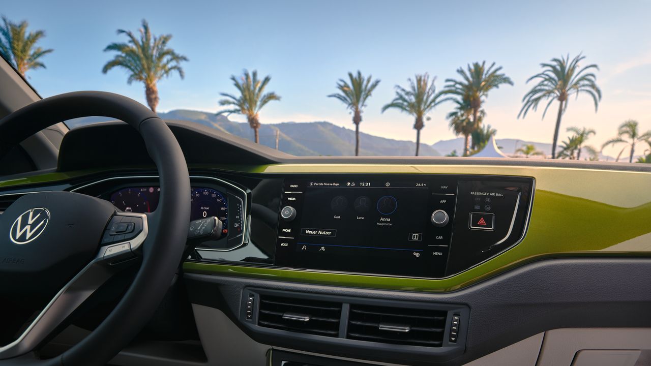 Detailansicht des optionalen Navigationssystems Discover Media im VW Taigo Stylee