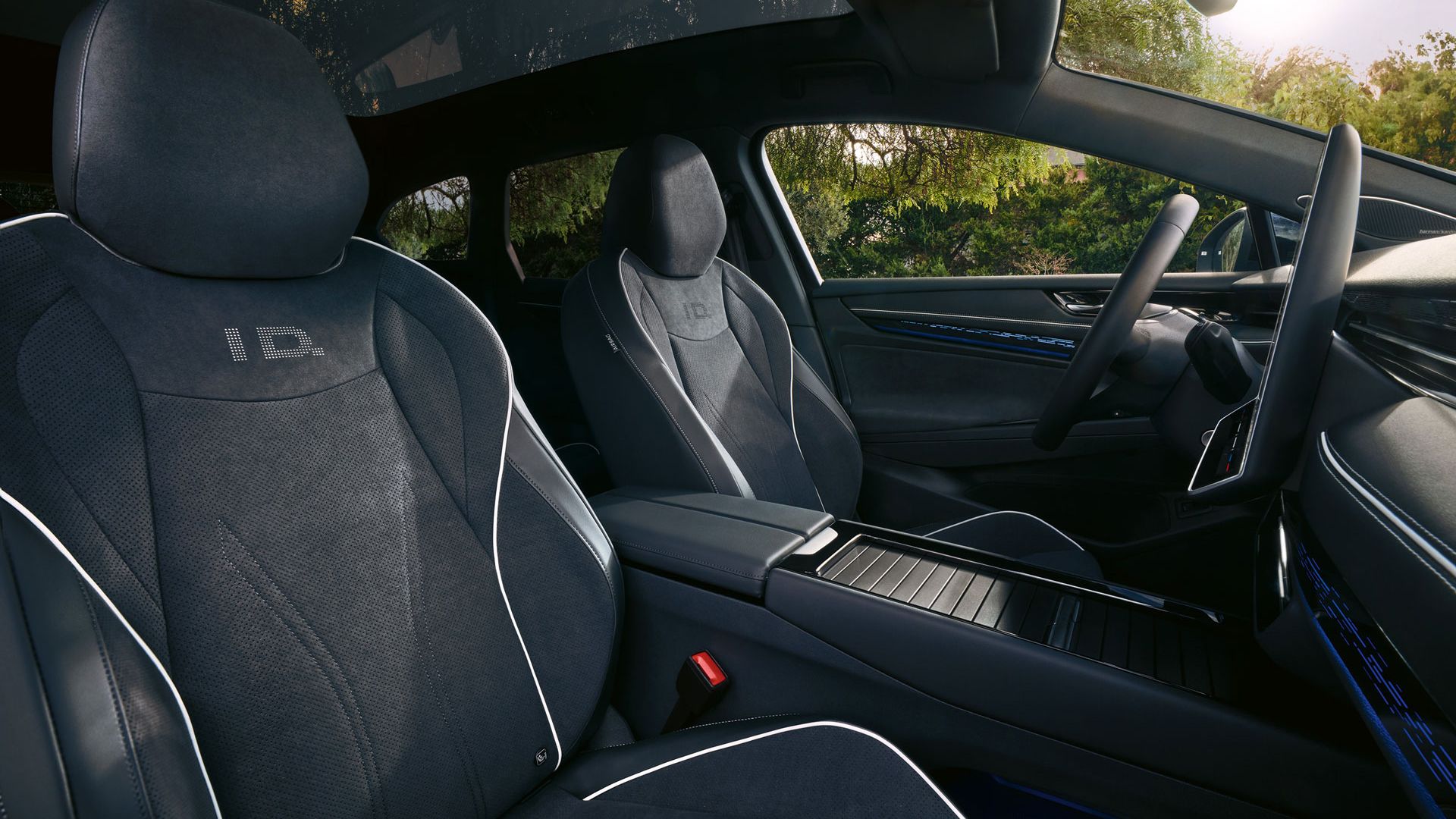 Interieur und Sitze des VW ID.7 Tourer mit Panoramadach