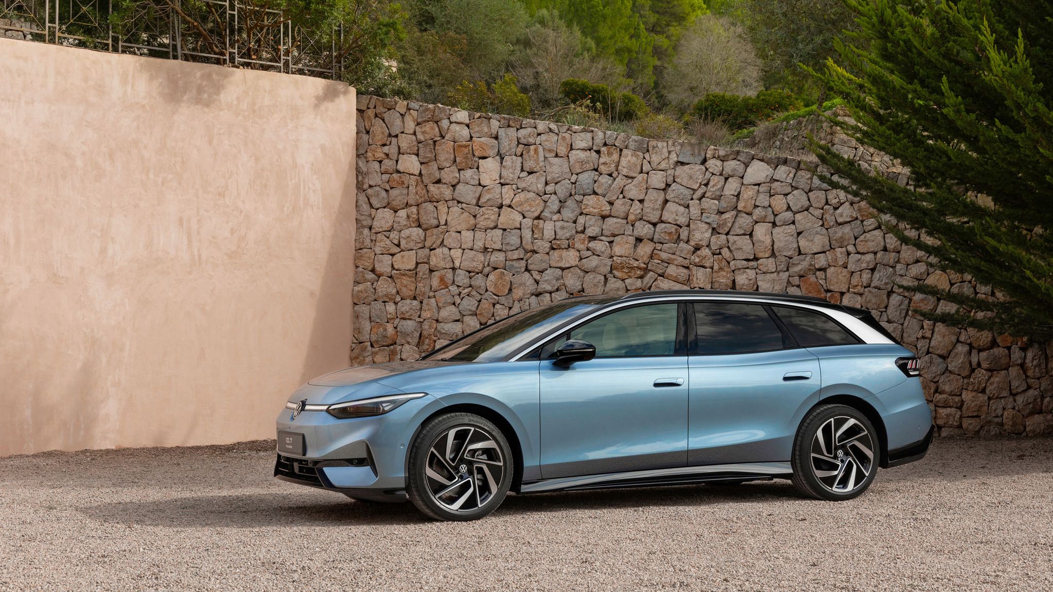 Seitenansicht des VW ID.7 Tourer.