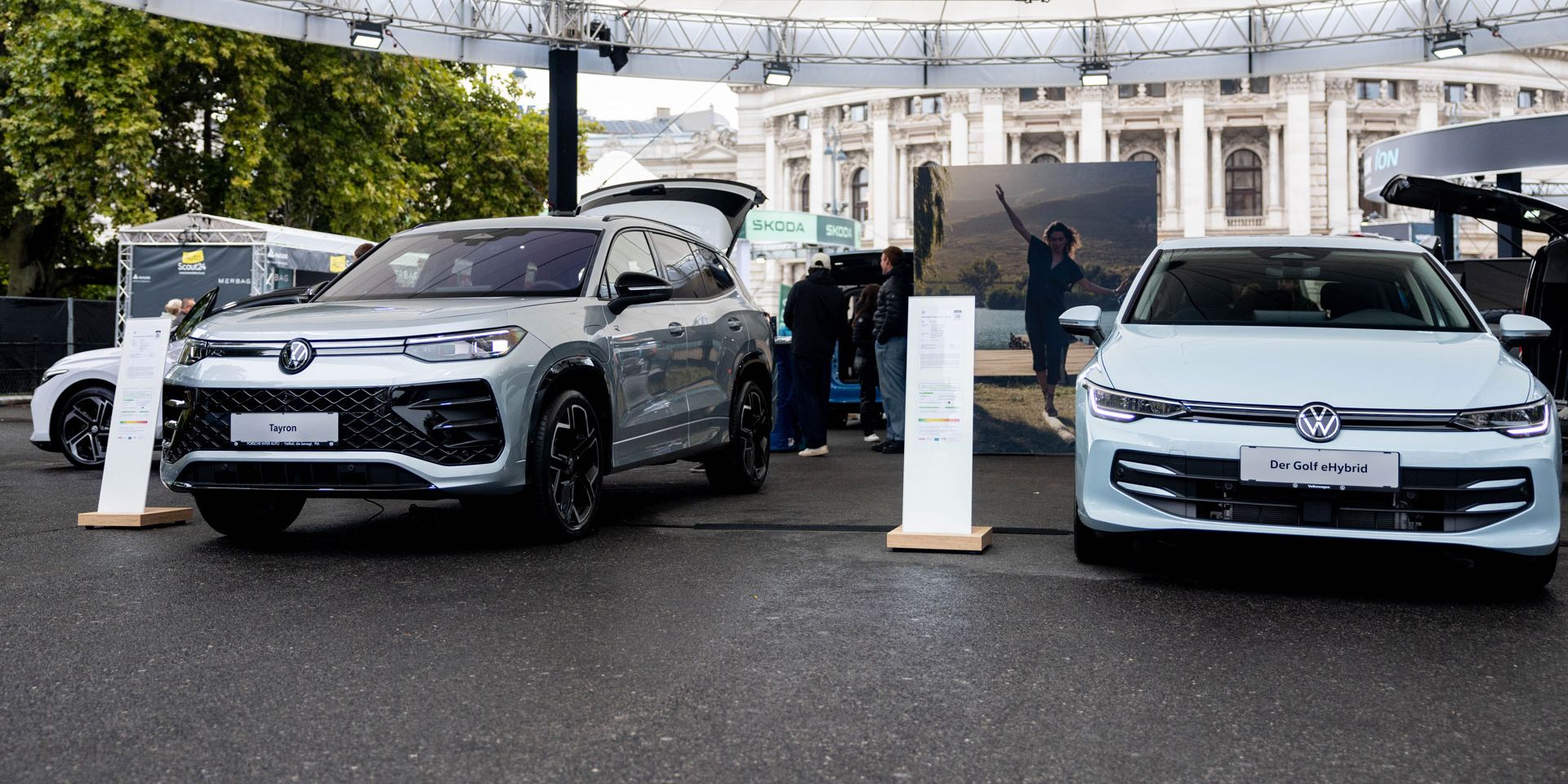 Ein VW Tayron und Golf eHybrid bei den Wiener Elektro Tagen 2025.