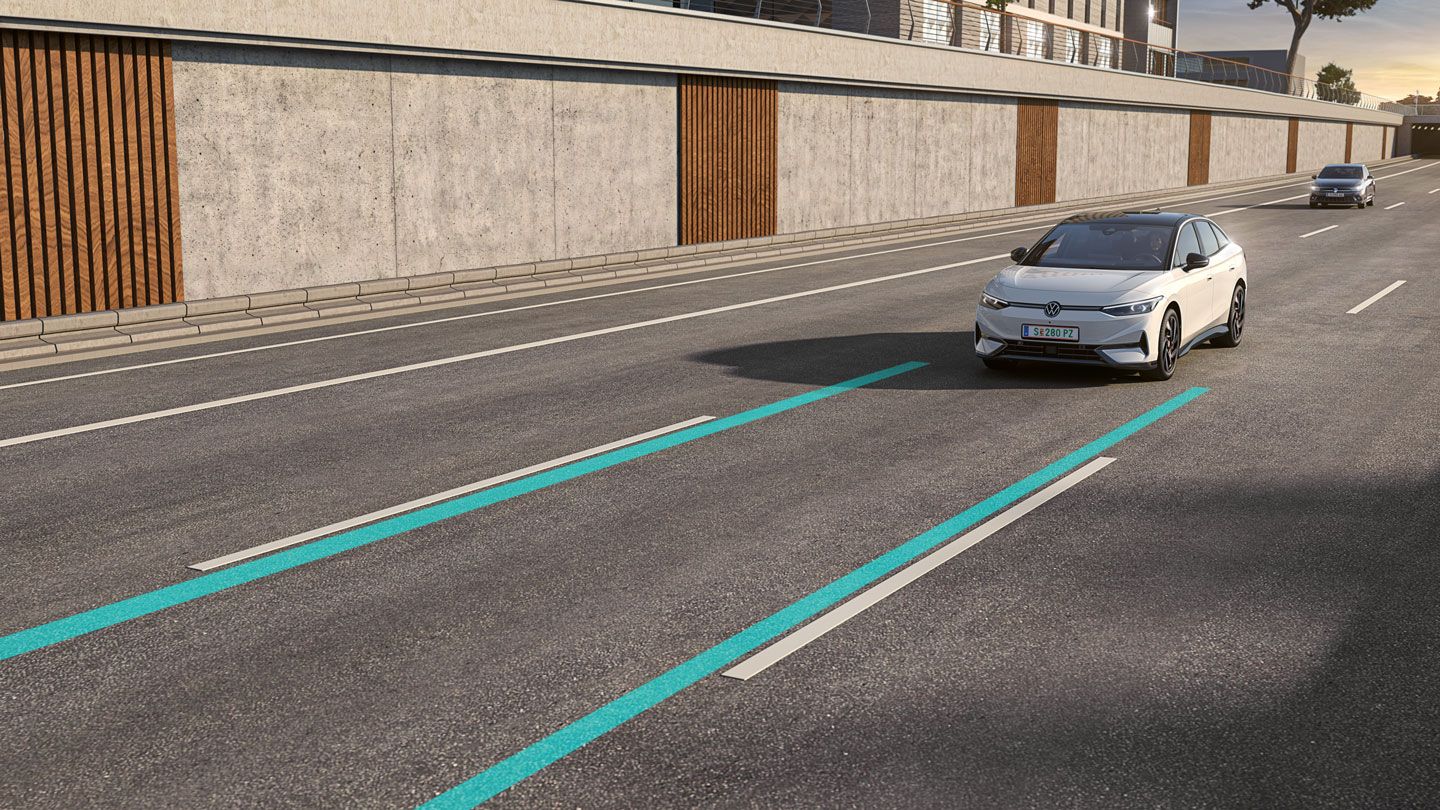 Illustration zeigt schematisch anhand eines VW ID.7 die Funktionsweise des Lane Assist.