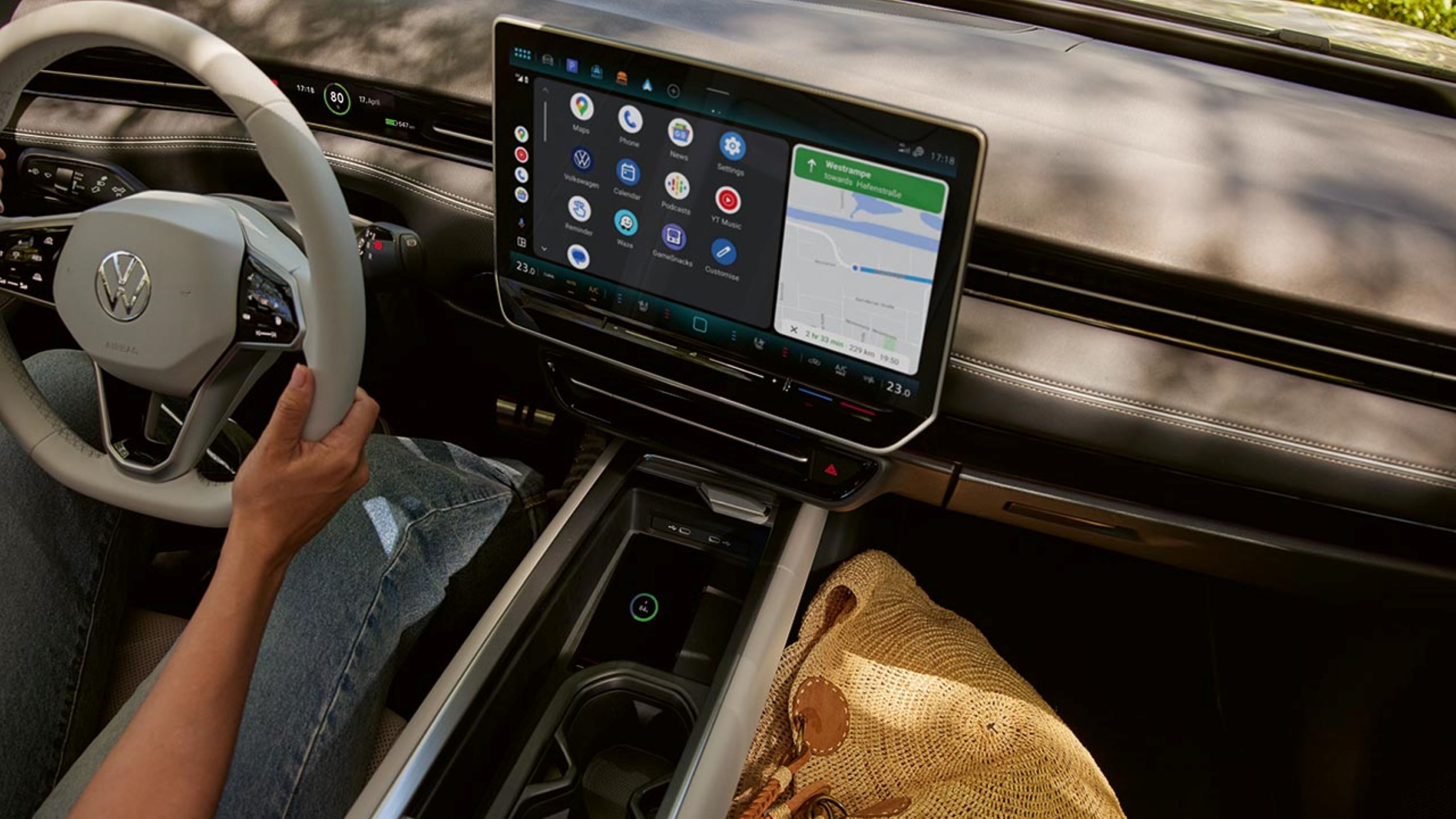Blick auf das Display des Infotainmentsystems im VW ID.7 mit App-Connect