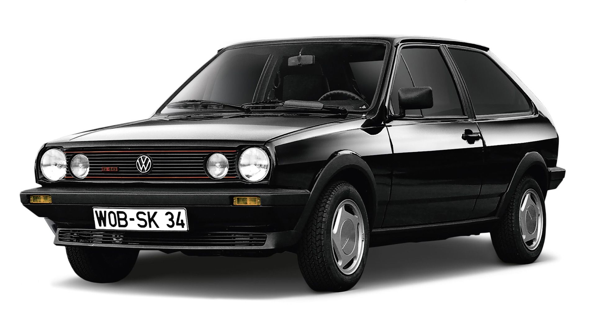 Ein schwarzer VW Polo GT G40, ein Kompaktwagen mit dreitürigem Design, runden Scheinwerfern und einer roten Streifenakzent an der Front. Nummernschild des Autos: WOB-SK 34.