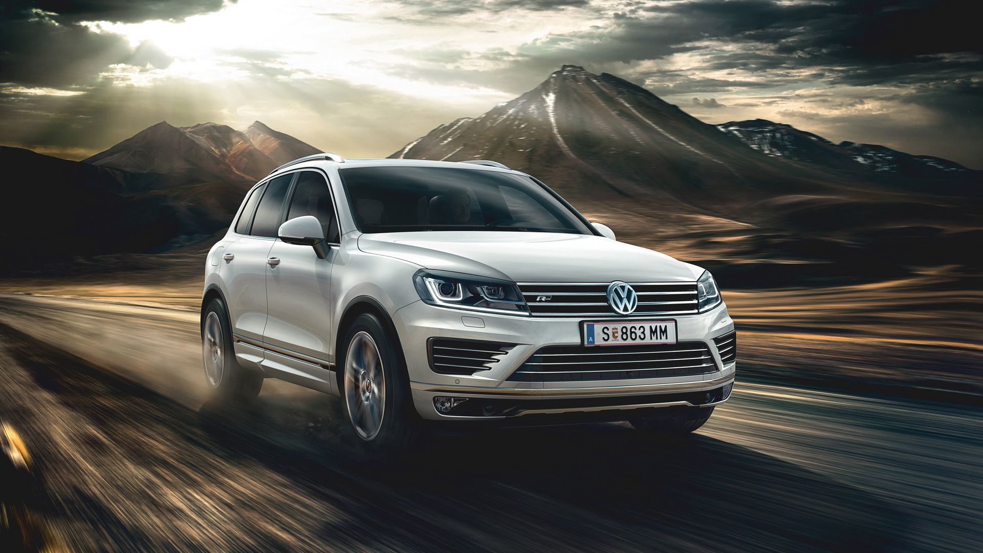 VW Touareg R-Line Vorgängermodell silber Exterieur Frontansicht