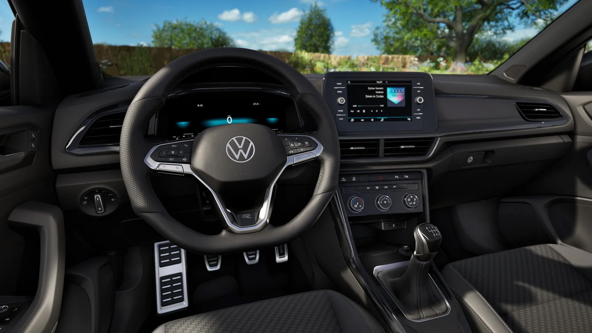 Cockpit des T-Roc Cabriolet mit Multifunktionslenkrad, Digitalanzeige und Infotainment-Display.