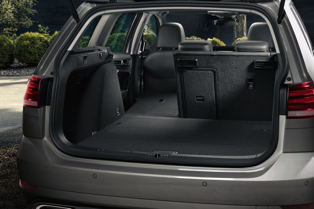 VW Golf Variant Vorgängermodell Interieur Detail Gepäckraum