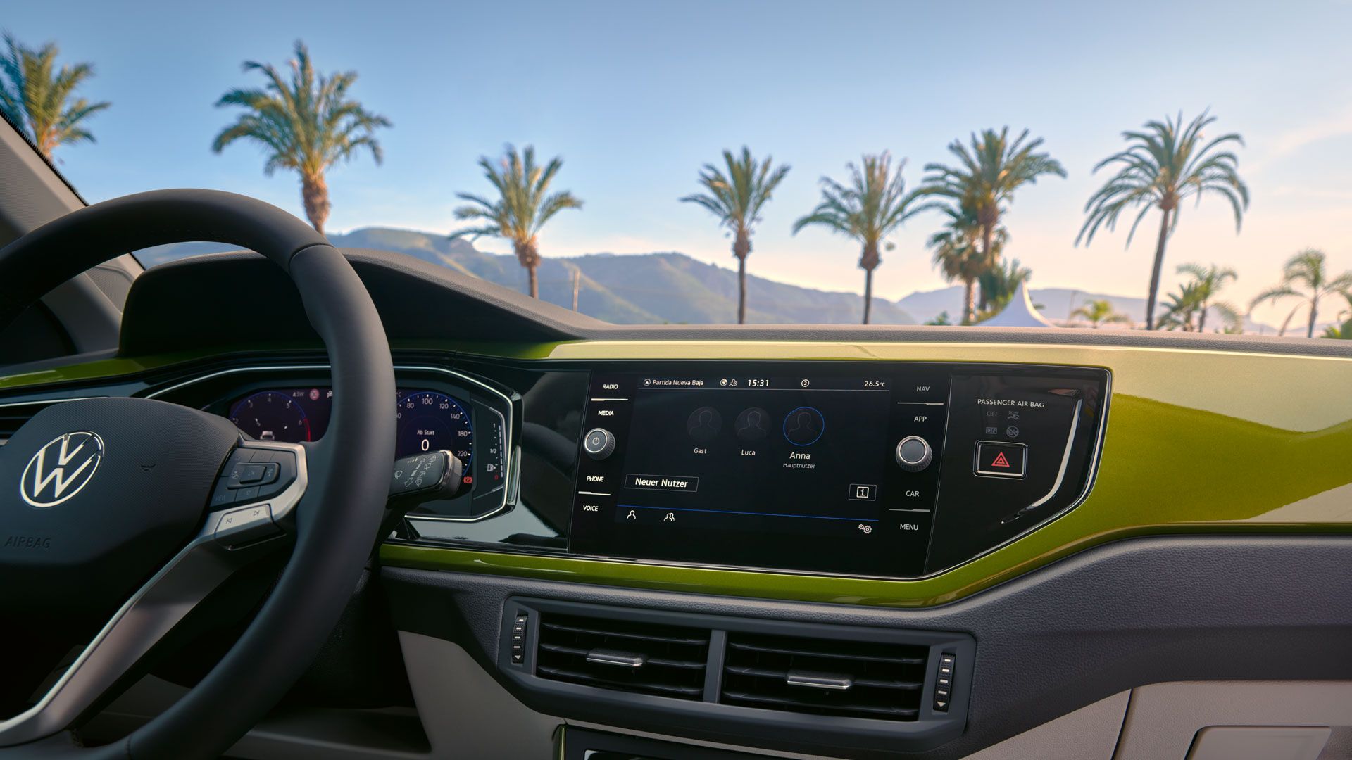 Detailansicht des optionalen Navigationssystems Discover Media im VW Taigo Stylee