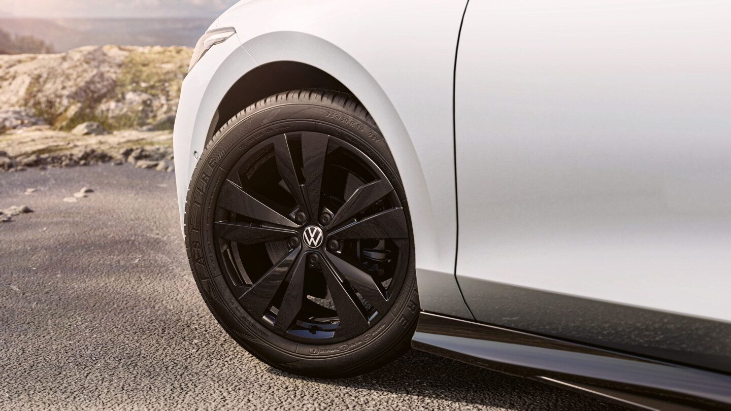 ID.7 Pro im Detail mit Fokus auf die 19'' Bergen Felge.