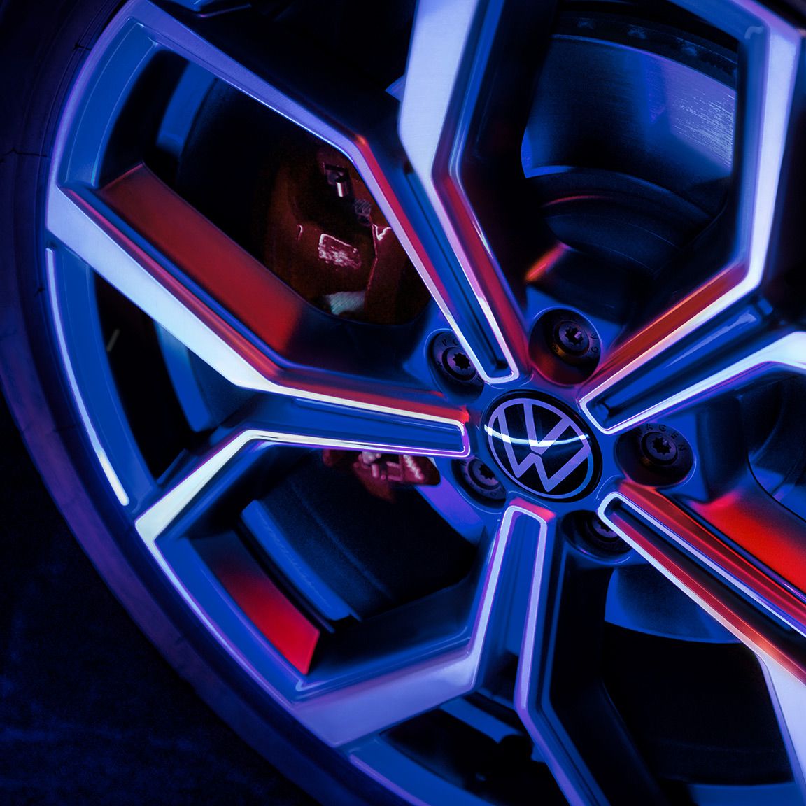 Detailaufnahme der Felge „Faro“ am VW Polo GTI.