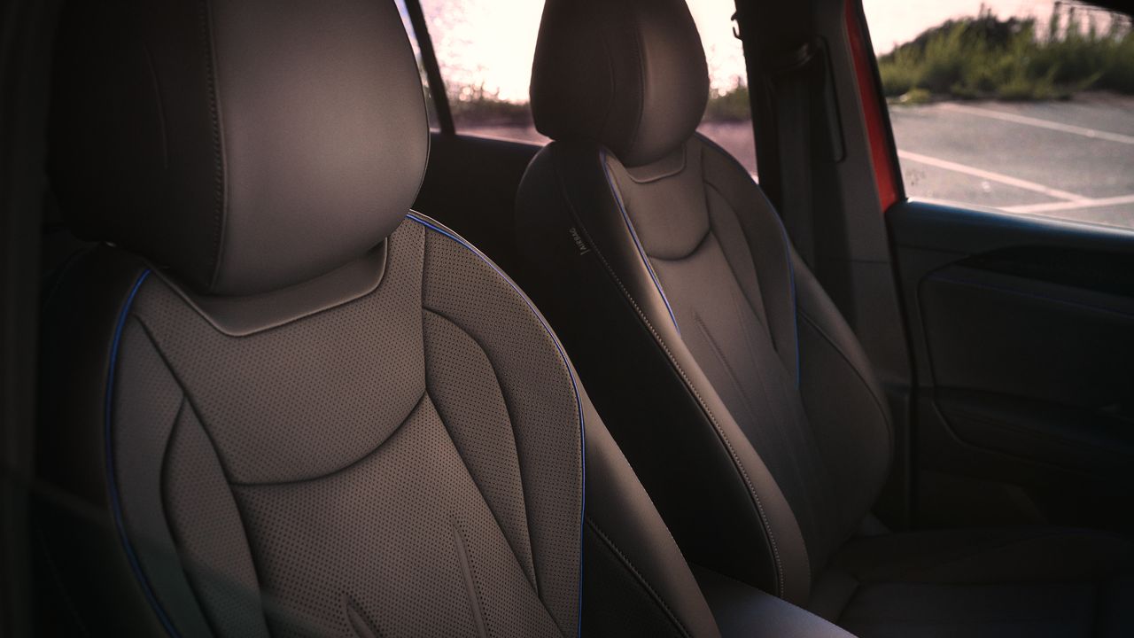 Ansicht der optionalen Ledersitze im Innenraum des VW Tiguan