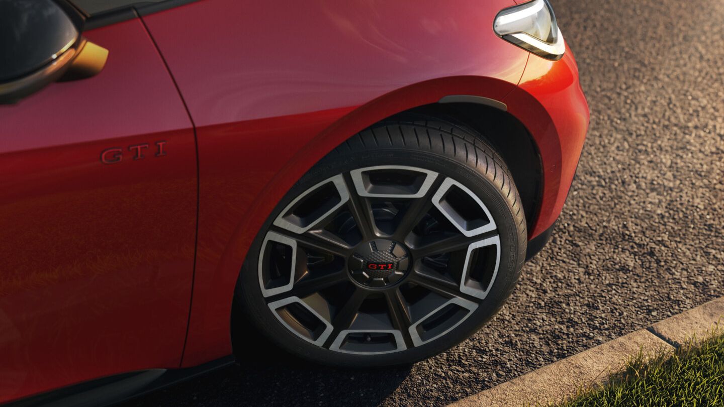 [AI-modified] – Detailansicht der Felge eines roten VW ID.3 GTI.