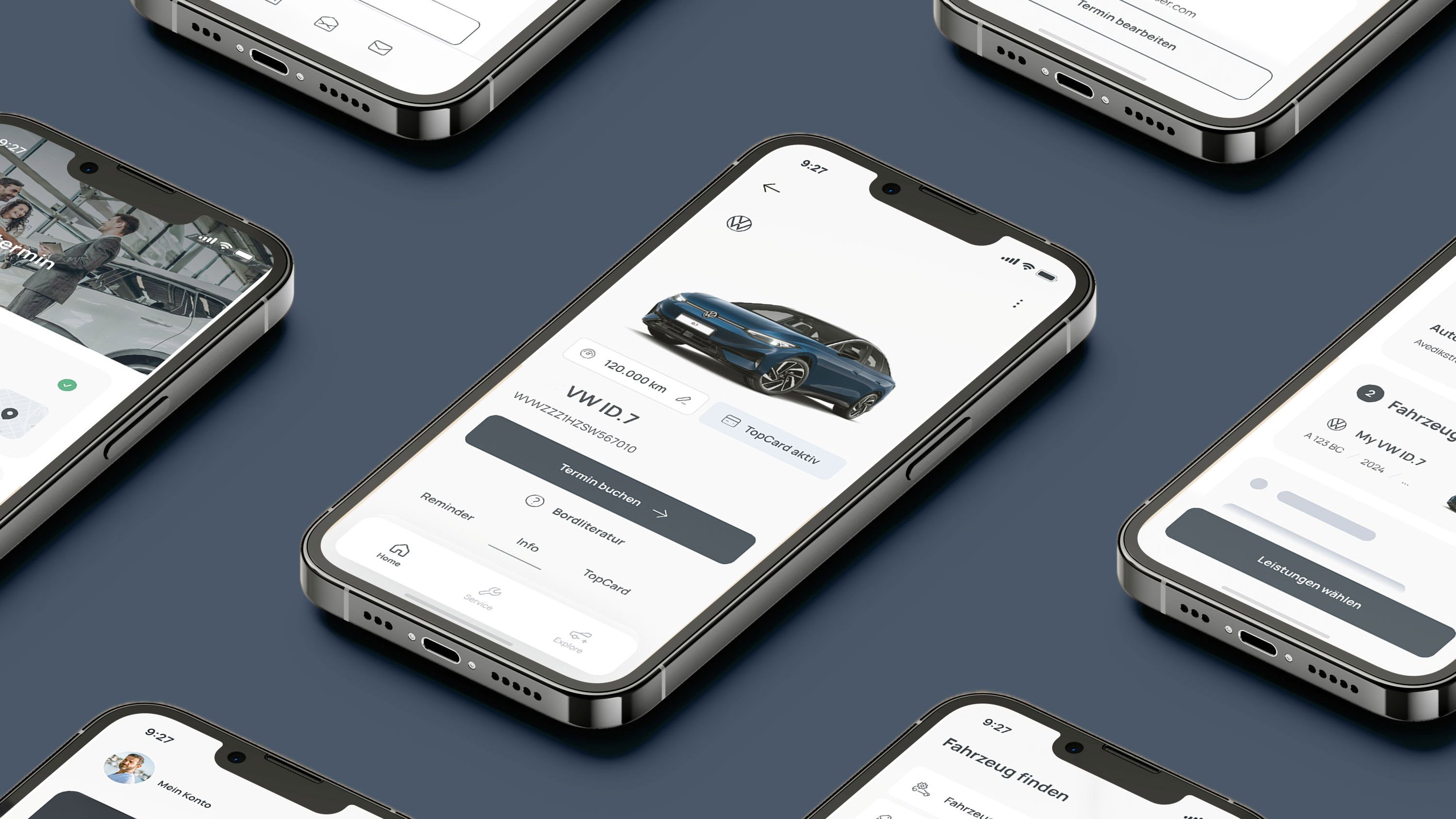 Handys legen auf einer Oberfläche mit geöffneter Carlog App. 