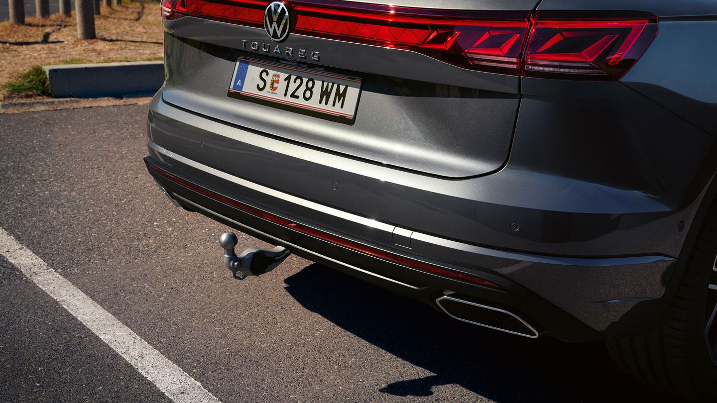 Blick auf die optionale Anhängevorrichtung des VW Touareg Elegance.