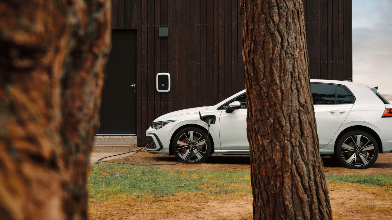 Seitenansicht des VW Golf GTE Vorgängermodell von 2020