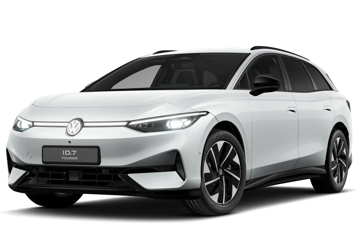 Weißer VW ID.7 Tourer Pure Business, ein moderner, elektrisch betriebener Kombi, schräg von vorne rechts gesehen. Das Auto hat schmale LED-Scheinwerfer, ein glattes Frontdesign ohne klassischen Kühlergrill und schwarze Leichtmetallfelgen.