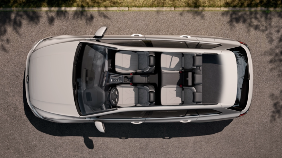 Ein VW Golf Variant von oben fotografiert mit Blick ins Interieur