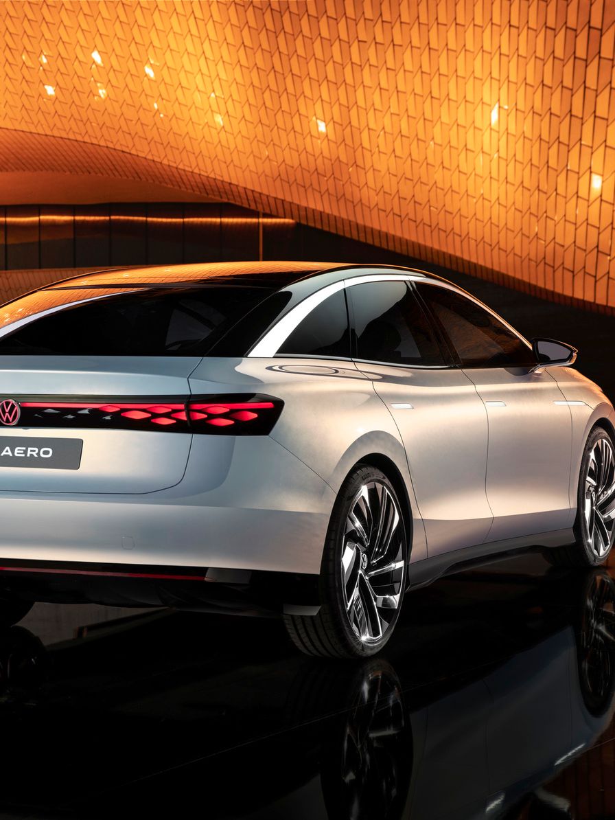 VW ID. AERO in der Heckansicht